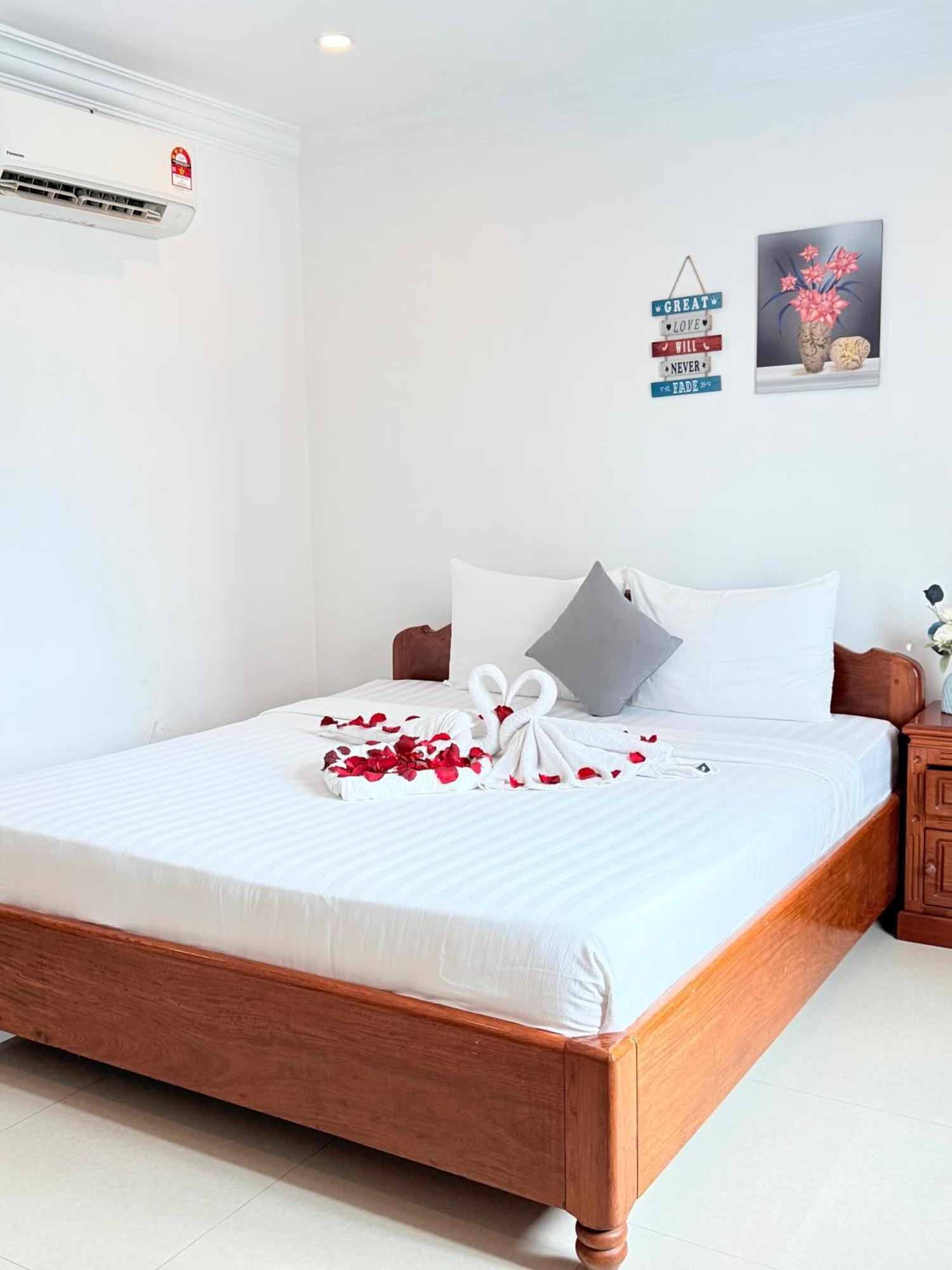 White Corner Hotel Phnom Penh Exterior foto